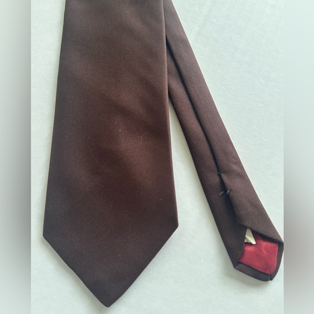 Beautiful brown Jordache tie